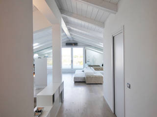 Interior design - White Loft - Treviso Italy, IMAGO DESIGN IMAGO DESIGN Ruang Keluarga Minimalis