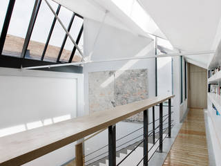 loft n° 5, roberto murgia architetto roberto murgia architetto Industrial corridor, hallway & stairs