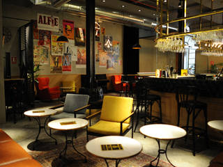 Interiorismo de Café/Coctelería inspirado en el París Nouveau y lo mejor del jazz Neoyorquino. , LabMatic Estudio LabMatic Estudio Adegas industriais