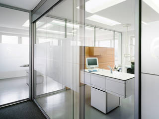 Praxiseinrichtungen, Marius Schreyer Design Marius Schreyer Design Modern corridor, hallway & stairs