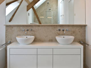 Im denkmalgeschützten Vierkanthof trifft Tradition auf Moderne, Pientka - Faszination Naturstein Pientka - Faszination Naturstein Modern style bathrooms