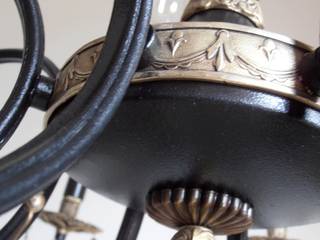 Black and bronze vintage repurposed chandelier, 12 lights, Milan Chic Chandeliers Milan Chic Chandeliers غرفة المعيشة