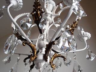 Paris light - white chandelier with faux pearls, Milan Chic Chandeliers Milan Chic Chandeliers غرفة المعيشة