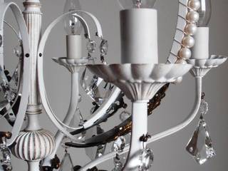 Paris light - white chandelier with faux pearls, Milan Chic Chandeliers Milan Chic Chandeliers 에클레틱 거실