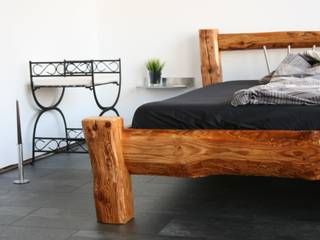 Bett 1 - Designmöbel aus antikem Holz, woodesign Christoph Weißer woodesign Christoph Weißer RecámarasCamas y cabeceras