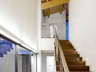 Vivienda en Urduliz, IA+B arkitektura taldea IA+B arkitektura taldea Mediterranean corridor, hallway & stairs