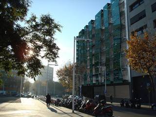 ​REFORMA FACHADA - Joan d'Austria 39-47 - Barcelona 2010, DIAGONARC scp DIAGONARC scp モダンな 家