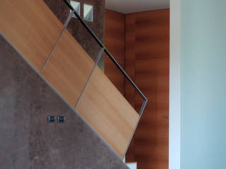 Interno casa M, Nibionno (2009), sergio fumagalli architetto sergio fumagalli architetto Modern Corridor, Hallway and Staircase