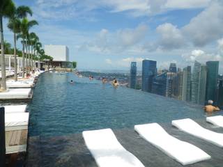 MARINA BAY SANDS , GANDIABLASCO GANDIABLASCO Jardines de estilo moderno