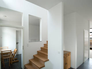 Haus_S, Architekturbüro Sengstock Architekturbüro Sengstock Modern corridor, hallway & stairs