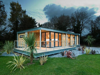 The Edge: Hyper insulated with MVHR to drastically reduce energy consumption, Boutique Modern Ltd Boutique Modern Ltd Nhà