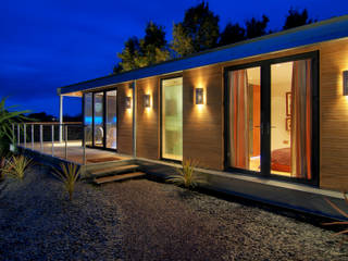 The Edge: Hyper insulated with MVHR to drastically reduce energy consumption, Boutique Modern Ltd Boutique Modern Ltd Nhà