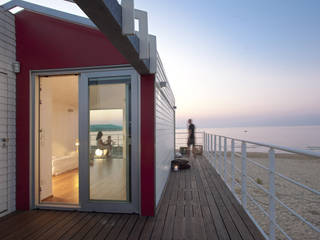 A room over the sea - Trabocco, Studio Zero85 Studio Zero85 地中海デザインの テラス