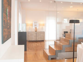 VILLA (BENEVENTO), Gian Paolo Guerra Design Gian Paolo Guerra Design 現代風玄關、走廊與階梯