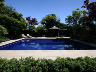 Outdoor Pool, London Swimming Pool Company London Swimming Pool Company カントリースタイルの プール