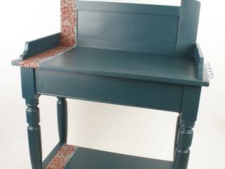 Upcycled vintage washstand, Narcissus Road Furniture Design Narcissus Road Furniture Design オリジナルデザインの リビング