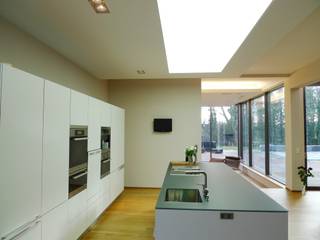 Villa in Saarbrücken, Bolz Licht und Wohnen · 1946 Bolz Licht und Wohnen · 1946 Modern kitchen