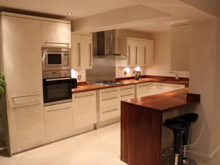 Gloss Cream Slab style, Hallmark Kitchen Designs Hallmark Kitchen Designs Cocinas modernas: Ideas, imágenes y decoración