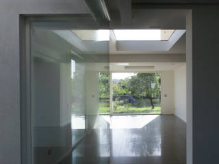 casa A, grecoarchitetture grecoarchitetture Ingresso, Corridoio & Scale in stile moderno