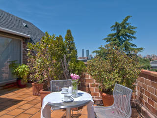 Home Staging de Altura en Arturo Soria, Apersonal Apersonal Classic style balcony, veranda & terrace
