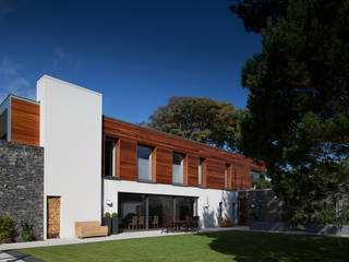 Garden House Set in Lush 3 Acre Site Within Area Of Townscape Character, Des Ewing Residential Architects Des Ewing Residential Architects Casas modernas