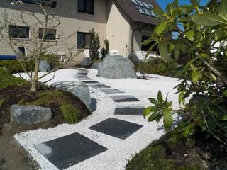 Von den Neunzigern in ein kontemplatives Gartenerleben 2015 - Privatgarten im ZEN - Stil, Kokeniwa Japanische Gartengestaltung Kokeniwa Japanische Gartengestaltung Asian style garden