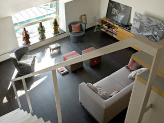 Staircase in the apartment guests - private villa, Ni.va. Srl Ni.va. Srl Modern corridor, hallway & stairs Metal White