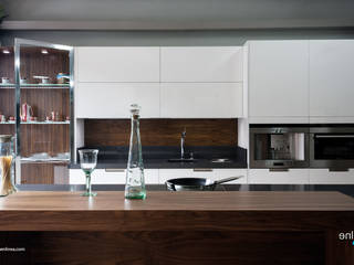 PRAGA, COCINAS ENLINEA COCINAS ENLINEA Modern kitchen