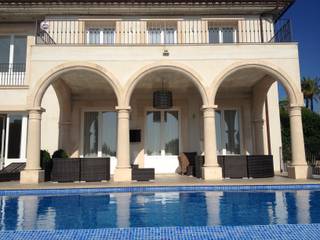 KJ, Fincas Cassiopea Group / FCG Architects Fincas Cassiopea Group / FCG Architects Mediterranean style pool