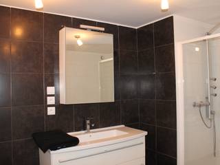 Appartement à STRASBOURG (centre), Agence ADI-HOME Agence ADI-HOME モダンスタイルの お風呂