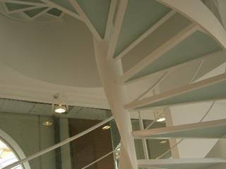 Helicoidal staircase, Ni.va. Srl Ni.va. Srl Commercial spaces White