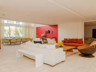 Rent Ronaldinho's home during the World Cup, Airbnb Germany GmbH Airbnb Germany GmbH Salones de estilo moderno
