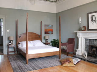 York Four Poster Bed, TurnPost TurnPost 클래식스타일 침실