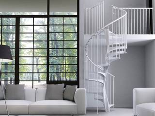 Escalera de caracol con eje helicoidal, Enesca Enesca Corredor, hall e escadasEscadas