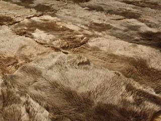 Natural leather and fur rugs, Miyabi casa Miyabi casa 房子