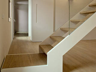 Staircase - private house, Ni.va. Srl Ni.va. Srl Modern Corridor, Hallway and Staircase