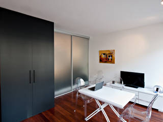 Espace de couchage dans un studio, Fables de murs Fables de murs Livings de estilo moderno