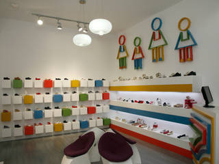 ZAPATERIA INFANTIL, ENNIS Diseño de Interiores ENNIS Diseño de Interiores 商業空間