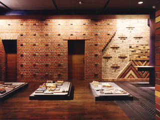 煉瓦との出会い, ユミラ建築設計室 ユミラ建築設計室 Modern walls & floors