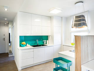 Lazurowe mieszkanie, COCO Pracownia projektowania wnętrz COCO Pracownia projektowania wnętrz Modern Kitchen
