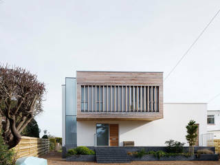 Pooley House, Hayling Island (JPA), Adam Knibb Architects Adam Knibb Architects Дома в стиле модерн