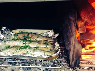 Fresh fish baked in foil The Braai Man Vườn phong cách Địa Trung Hải Fire pits & barbecues