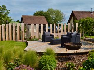 Traditional Garden - Decked Seating Area and Vertical Wooden Screening Unique Landscapes Country style garden