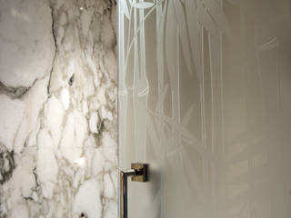 Luxury glass finishes for interiors, Lucy Batt Lucy Batt Classic style bathroom