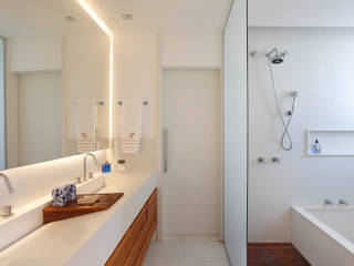 Cobertura Leblon , Escala Arquitetura Escala Arquitetura Eclectic style bathroom