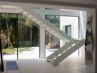 Une Maison Elégante, Vincent Coste Architecte Vincent Coste Architecte Modern Corridor, Hallway and Staircase