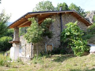 Recupero di edificio rurale sulle Alpi Liguri, Officina82 Officina82 Wiejski