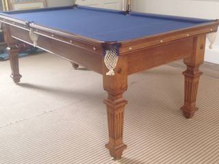 Restored antique snooker dining table, Brown's Antiques Billiards and Interiors Brown's Antiques Billiards and Interiors Dining room