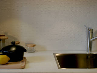 Concrete Kitchen & Bathroom - Private Apartment, George V, Paris, Concrete LCDA Concrete LCDA Modern Kitchen Concrete White