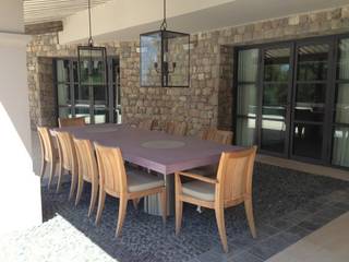 Vulcani outdoor Table, Concrete LCDA Concrete LCDA بلكونة أو شرفة